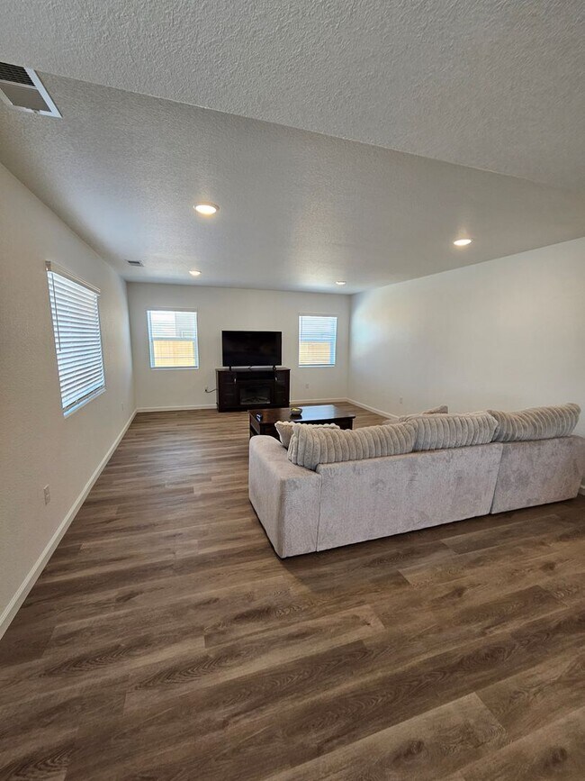 Building Photo - FURNISHED! Brand New 3 Bedroom, 2.5 Bath H...