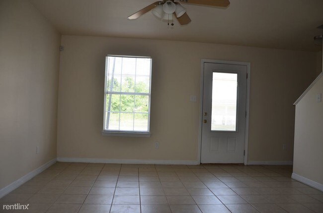 Building Photo - 2 br, 1.5 bath Townhome - 1334 Foxwood Pl