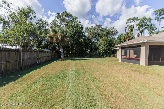 Building Photo - 4965 Mayflower St