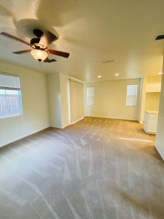 Building Photo - Westlake Winner... Walk to Parks & Schools 3 Bedroom 2.5 Baths