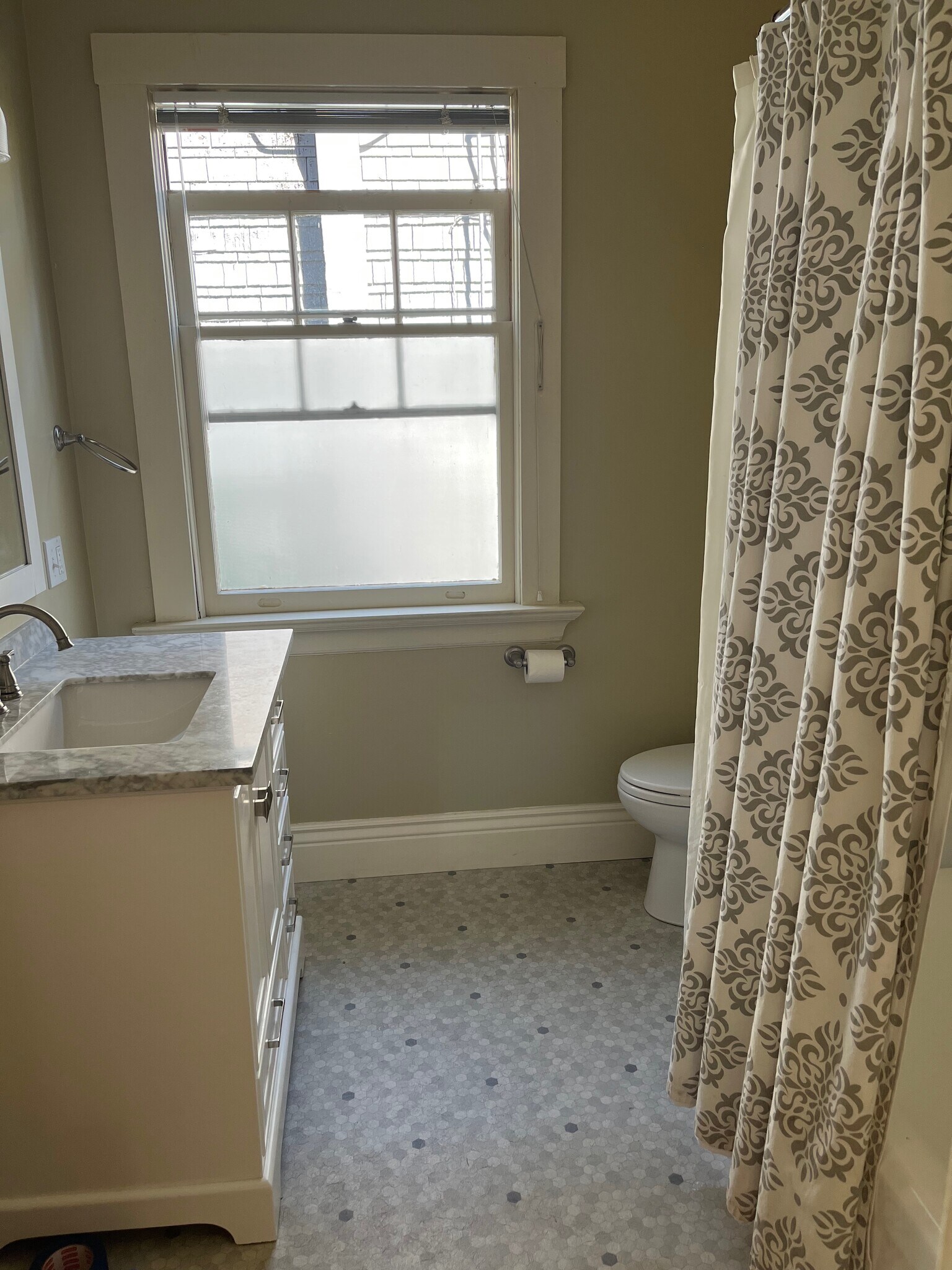 Bathroom - 2631 Derby St