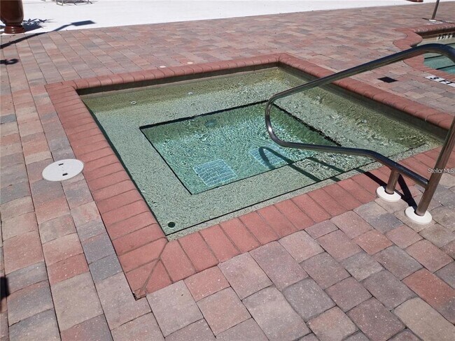 Building Photo - 4216 Central Sarasota Pkwy