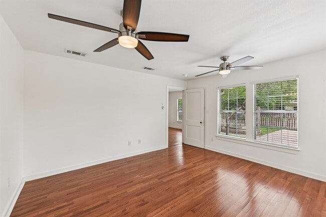 Building Photo - 903 Chote Ave