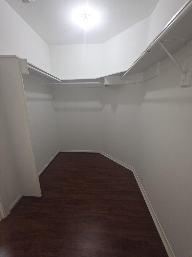 Building Photo - 1907 Summerfield Pl