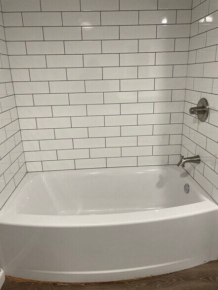 Bath2 - 710 Park Ave