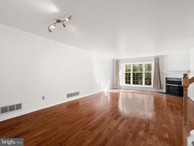 Building Photo - 109 Driftwood Ln