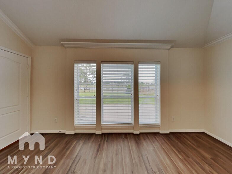 Building Photo - 1605 Garden Lakes Dr
