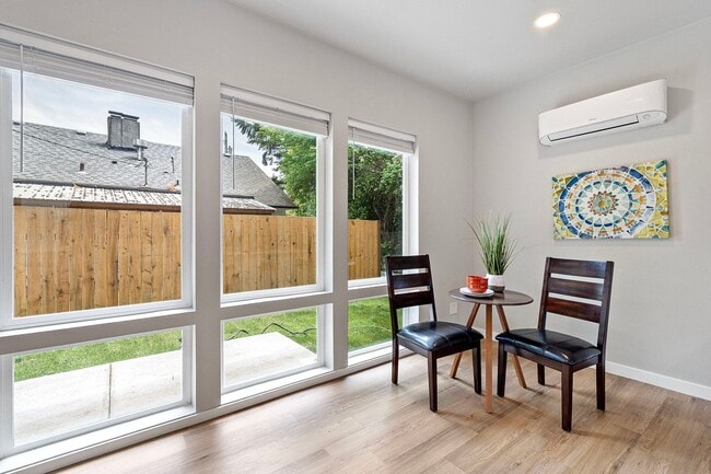 Building Photo - Spacious 4-Bedroom Home in South Capitol O...