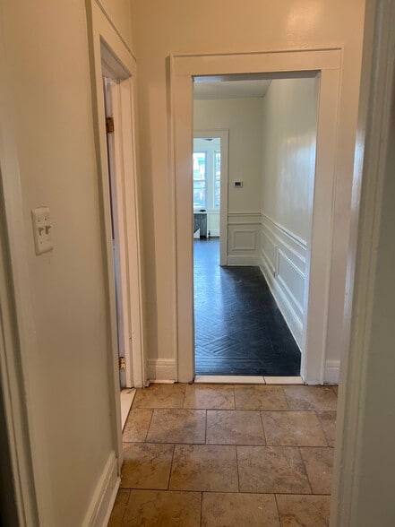 Building Photo - 174 W End Ave