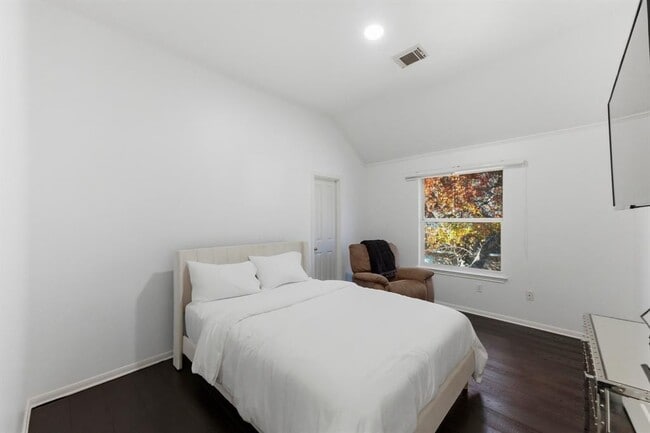 Building Photo - 6405 Aden Ln