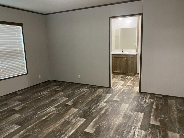 Building Photo - 1137 US-19