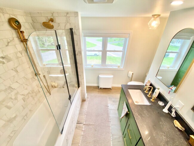 Building Photo - 4 Bedroom Home in South Burlington VT Avai...