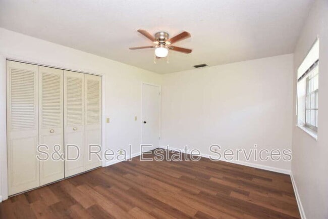 Building Photo - 204 Chaucer Ln