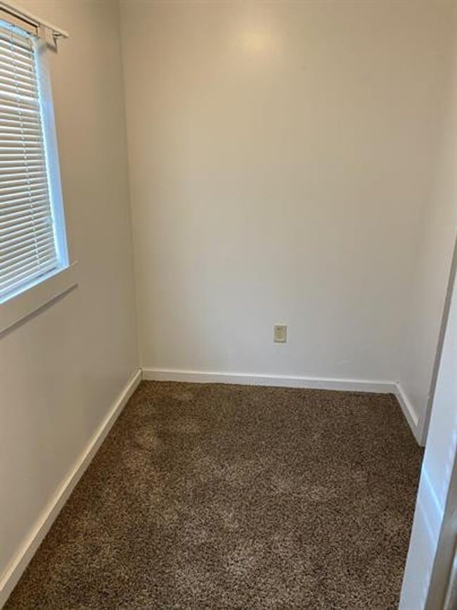 Building Photo - Fortuna 1 bedroom home