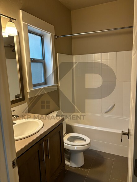 Building Photo - 2004 S Kerr St