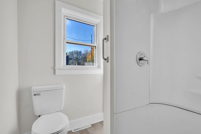 Building Photo - 2 Dunlap St