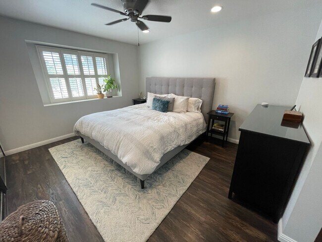 Building Photo - **Coming Soon** 2-Level Loft Condo with Re...