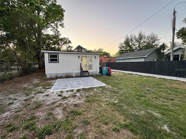 Building Photo - 437 Shine Ave