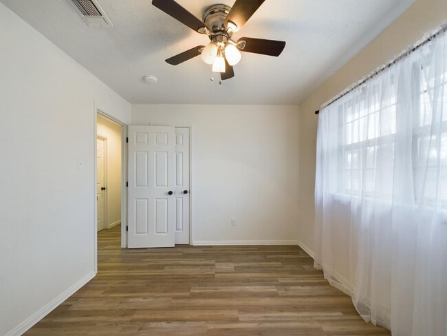 Building Photo - Spacious and Modern 3 bedroom Home with a ...