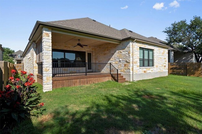 Building Photo - 904 Naranjo Dr