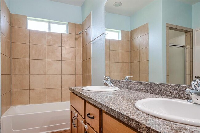 Building Photo - 5906 Yaupon Ridge Dr