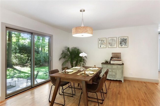 Building Photo - 1995 Commodore Ln