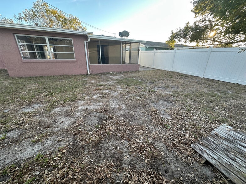 Building Photo - 3545 Holiday Lake Dr