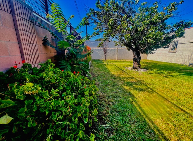 Building Photo - 9101 La Salle Ave