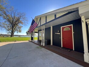 Building Photo - Cozy 4 Bedroom Home on Lakefront (Fully Furnished)