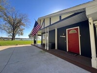 Building Photo - Cozy 4 Bedroom Home on Lakefront (Fully Furnished)
