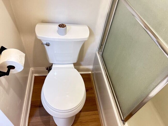 Building Photo - Charming Condo Near Monterey Coast