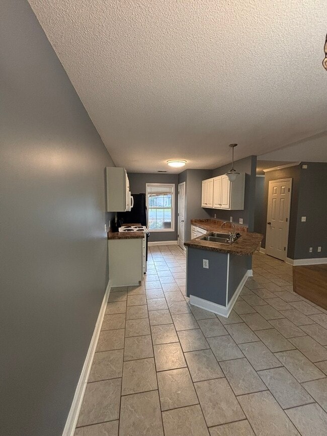 Building Photo - 864 Burnside Dr