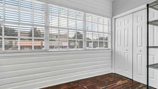 Building Photo - Charming 2BR/2BA with Bonus Room South Tam...