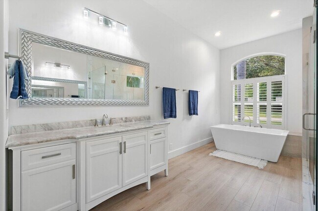 Building Photo - 8369 SE Island Way