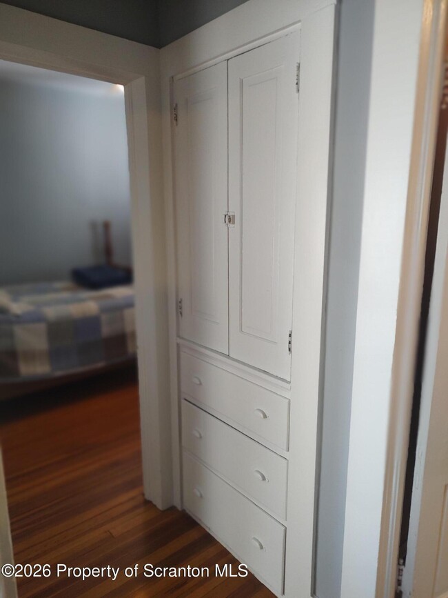 Building Photo - 1019 Delaware St