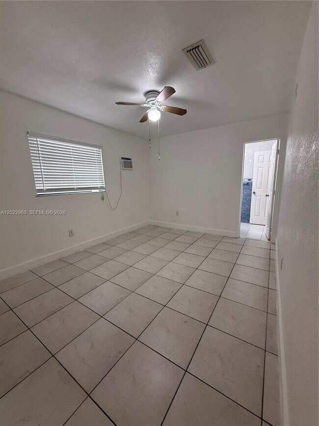 Building Photo - 1046 NW 33rd Ave
