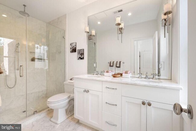 Building Photo - 1421 27th St NW