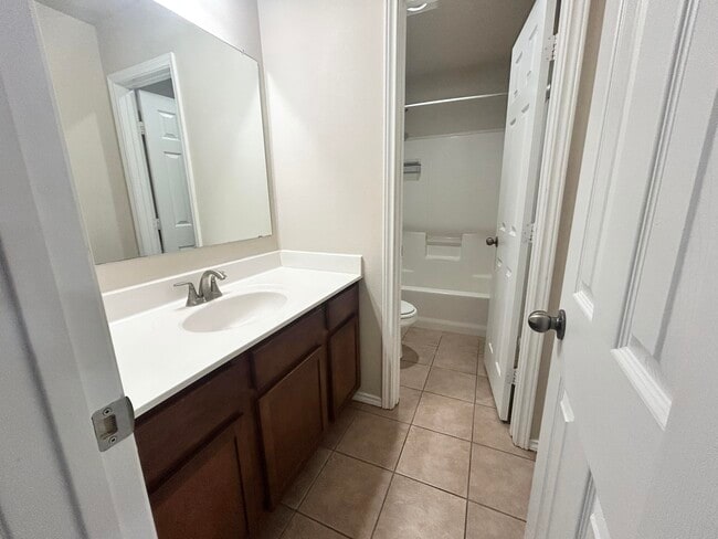 Building Photo - 10601 Clinton Ave