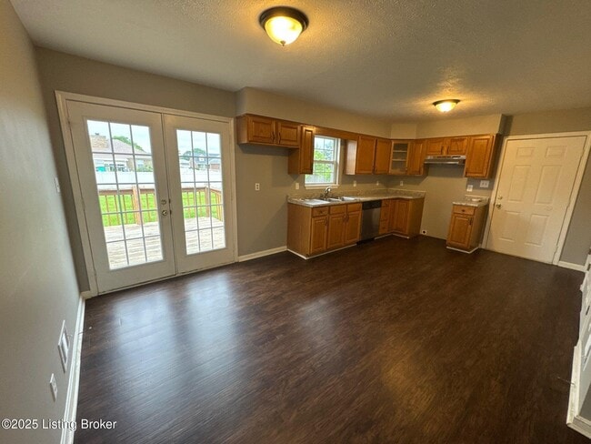 Building Photo - 576 Circle Valley Dr