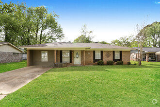 Building Photo - Charming Brick Bungalow in Pearl, MS