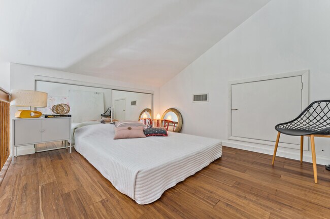 Building Photo - 125 Harbourside Cir