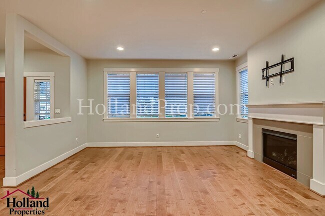 Building Photo - Gorgeous 4-Bedroom Home Near Nike & Intel ...
