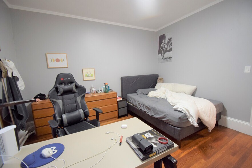 Building Photo - 235 Chestnut Hill Ave