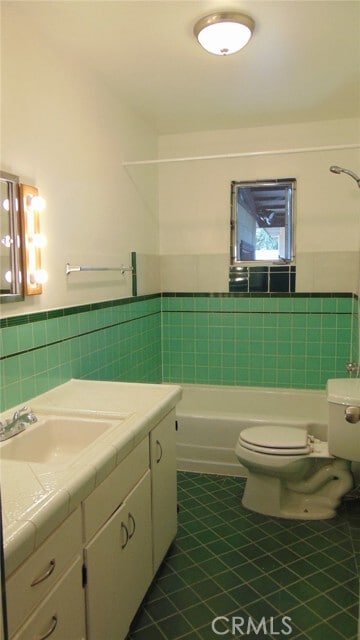 Building Photo - 3356 Cypress Ave