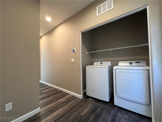 Building Photo - 10973 Sardinia Sands Dr