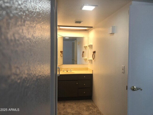 Building Photo - 7557 N Dreamy Draw Dr