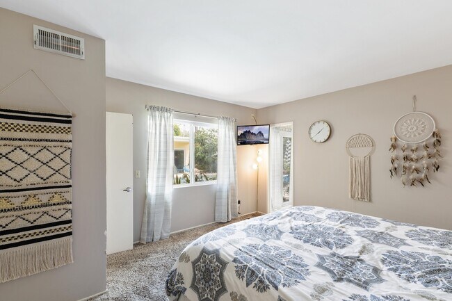 Building Photo - 74533 Peppertree Dr