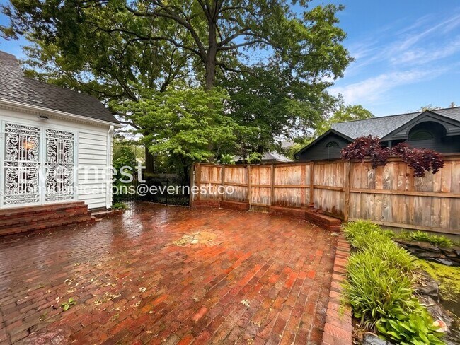 Building Photo - 756 S Willett St