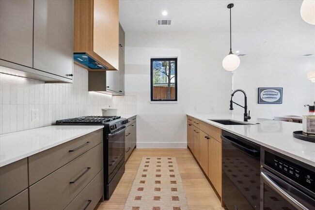 Building Photo - 4416 S 1st St