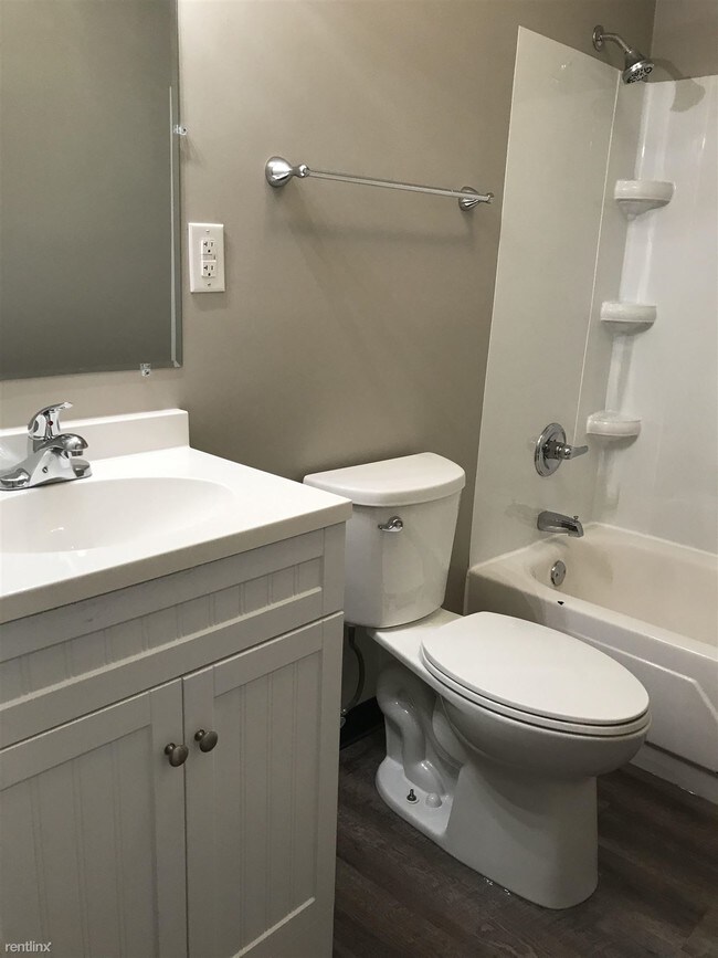 Building Photo - 2 br, 1 bath  - 711 E 21st St 11
